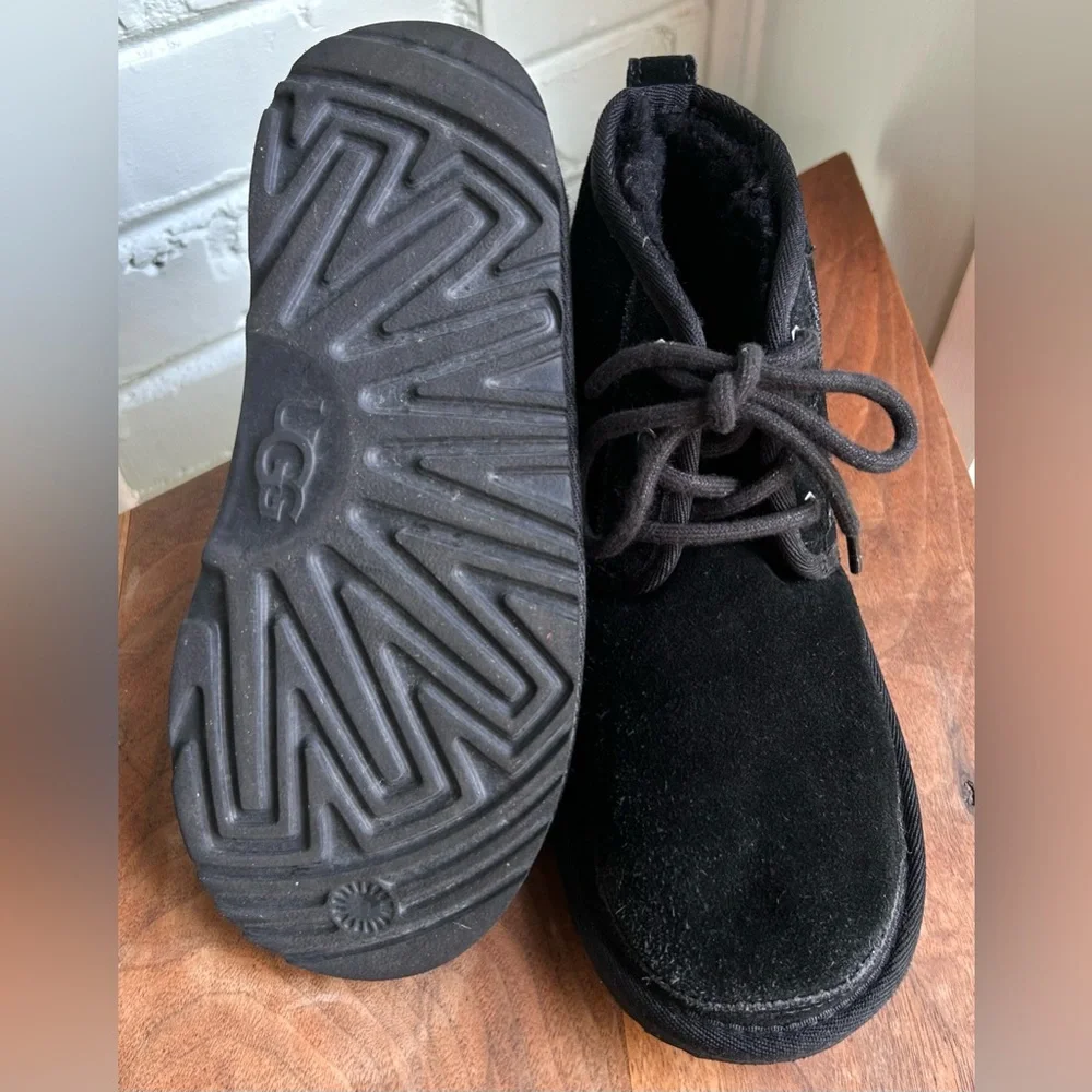 UGG Little Kid Neumel II Chukka Boot Black‎ 3 Unisex